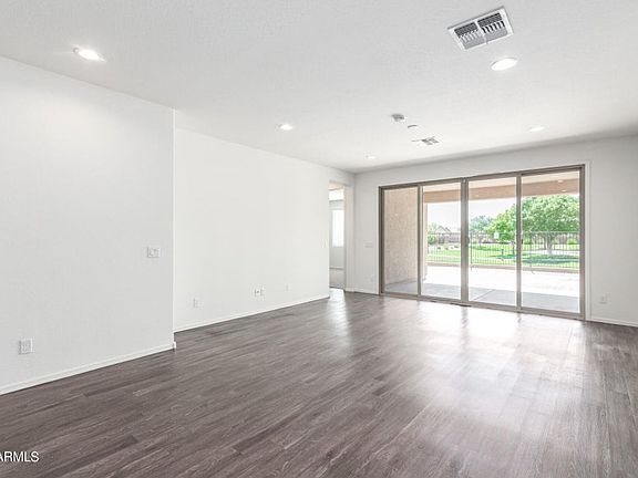 5th image of 926 S 176th Ave