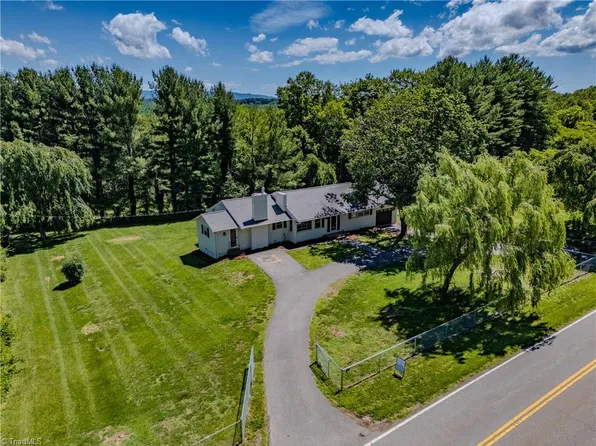 2119 Old Pipers Gap Rd, Cana, VA 24317