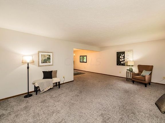 5th image of 611 Deer Trail Dr
