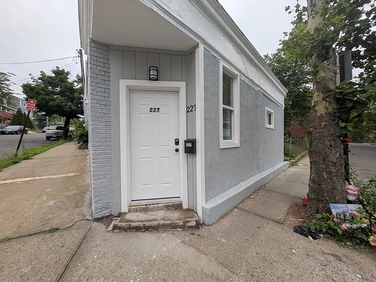 227 Ferry St #1A — Photo 8