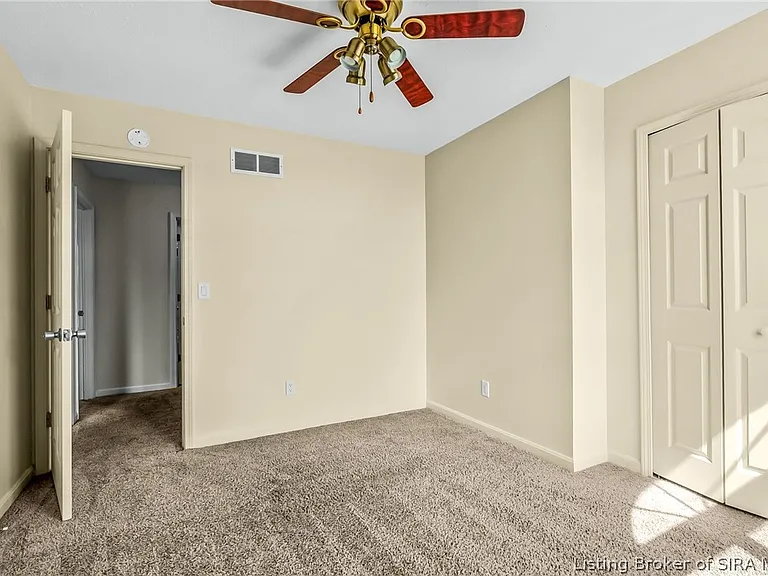 2201 Glenn Abbey — Photo 35