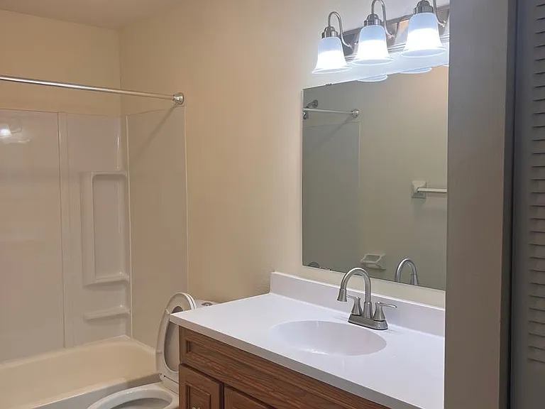 1320-1322 W Meadows Dr — Photo 27