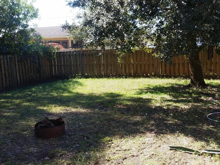 1672 SW Pleasant Ln — Photo 3