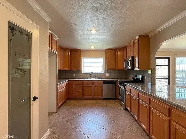1049 Evergreen Ct — Photo 12
