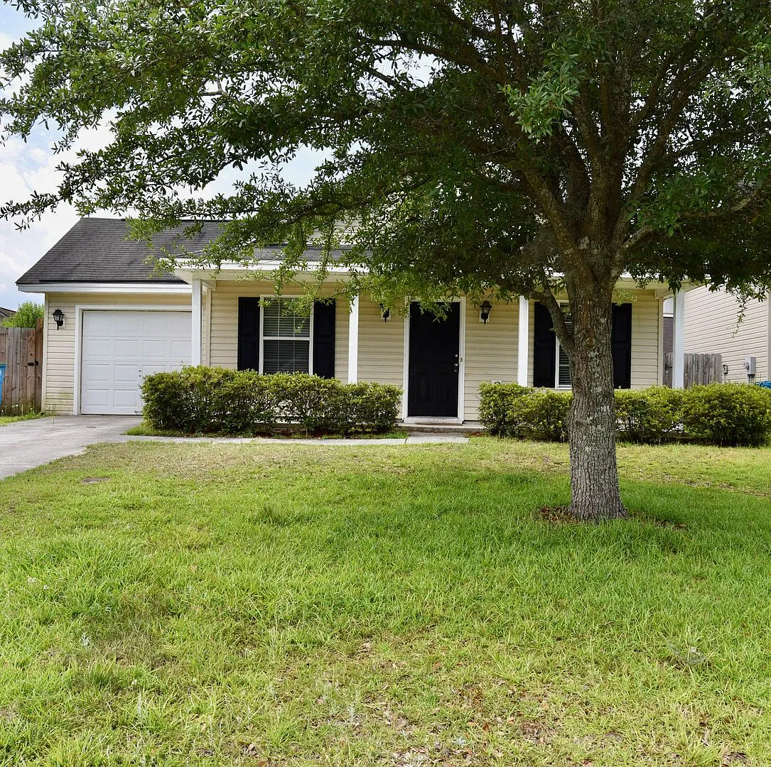 3 Bedroom/2 Bathroom Home in Port Wentworth — Photo 1