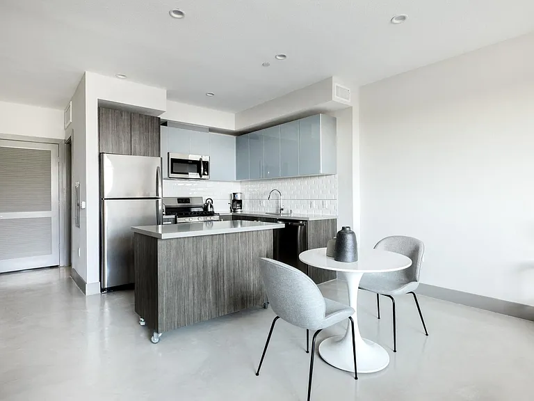 5100 Wilshire Blvd — Photo 96