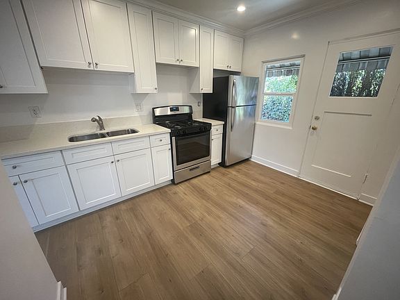 4th image of 904 E Acacia Ave #B