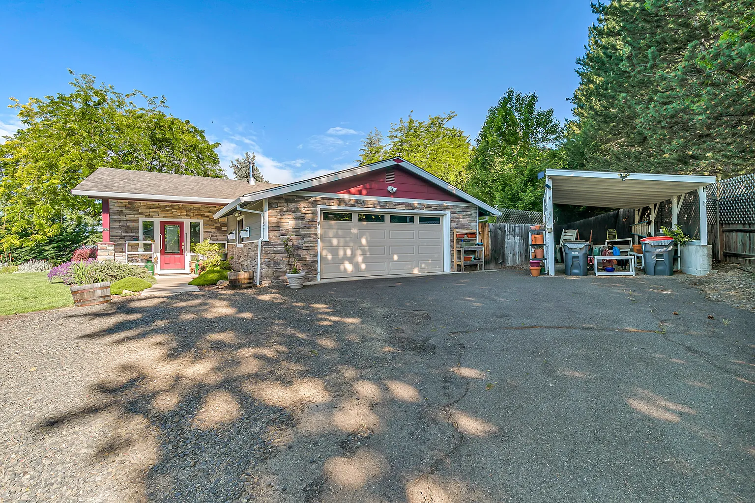 1457 Angelcrest Dr photo 1