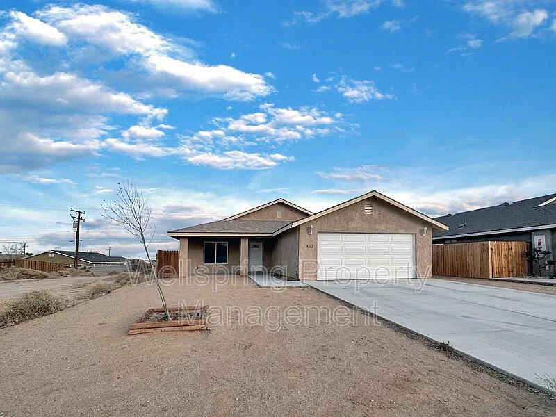3 bed, 2.0 bath, 1435 sqft, $1,750 — Photo 1