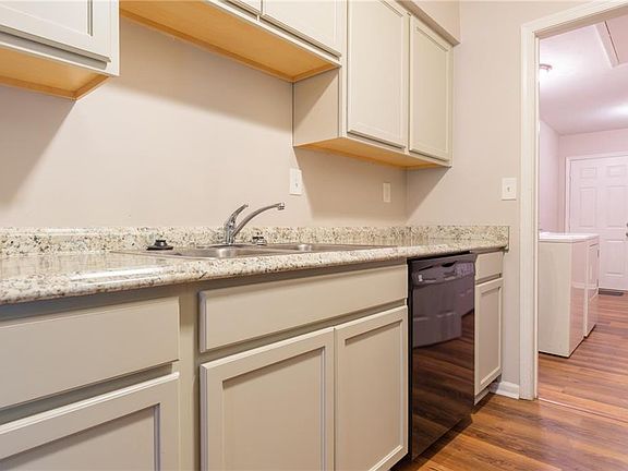 5th image of 6016 Camellia Dr APT B