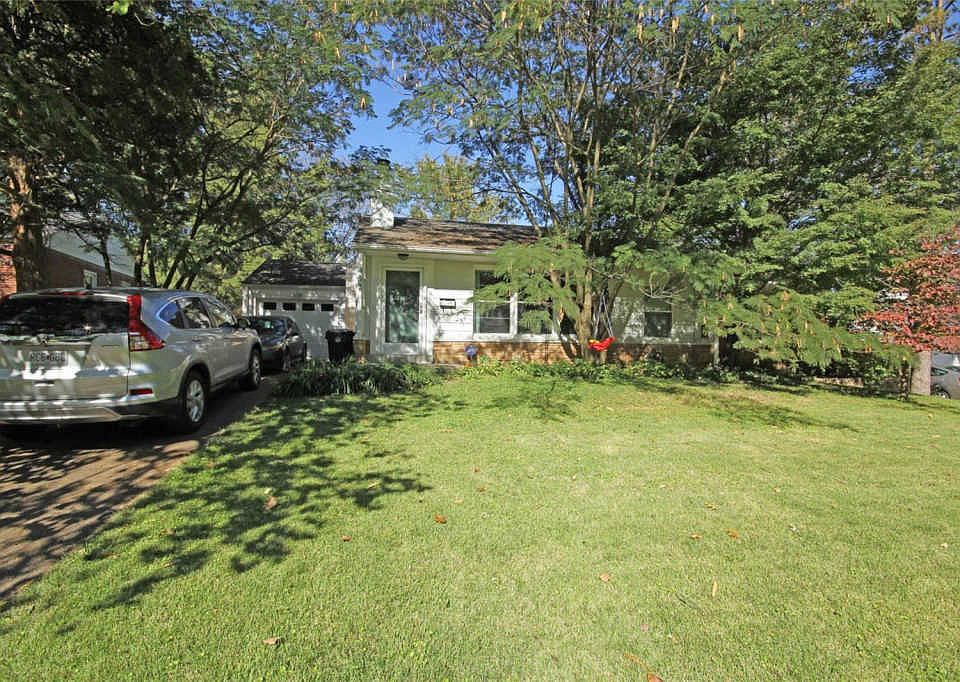1st image of 453 Woodlawn Estates Dr