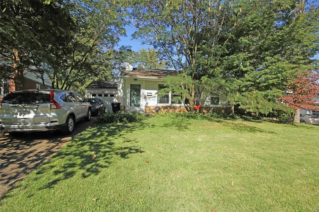 453 Woodlawn Estates Dr photo 1