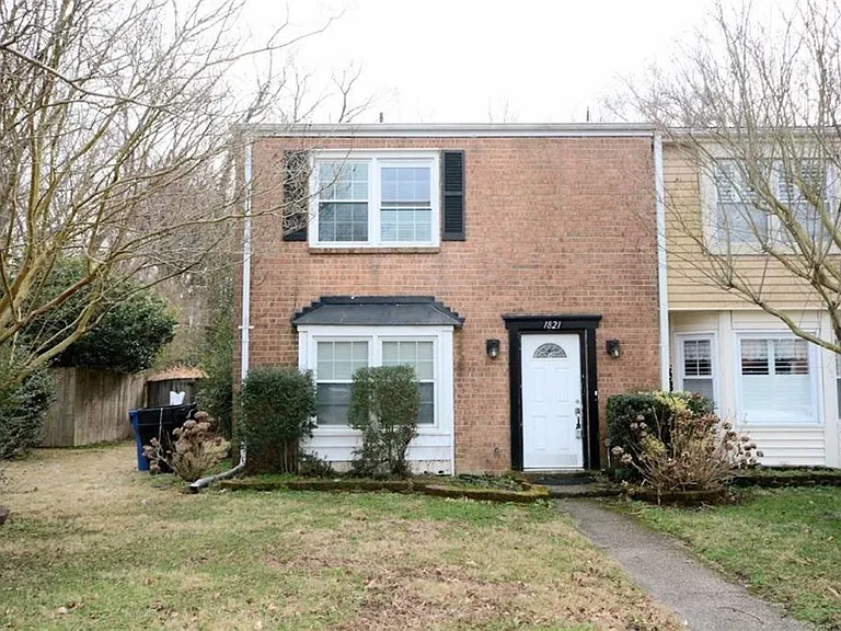 1821 Durham W — Photo 1