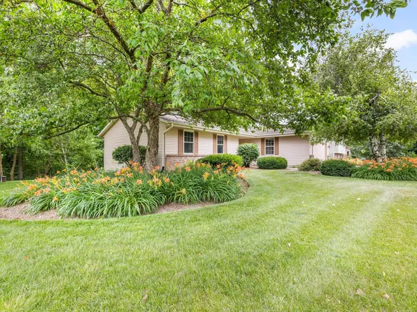 5736 Hickory Knoll DRIVE, West Bend, WI 53095