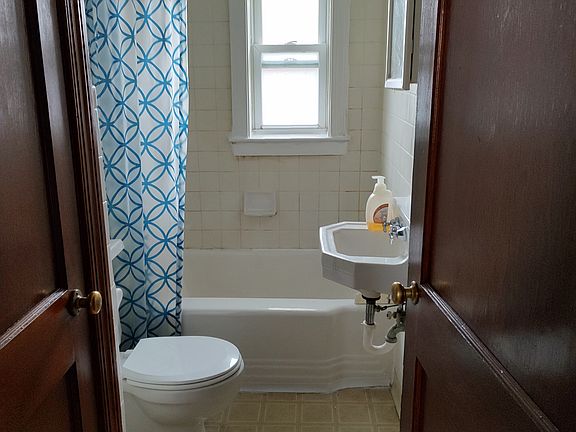 3rd image of 113 Somerset Ave APT 3