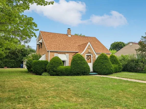 2218 Pearsall Pkwy, Waukegan, IL 60085