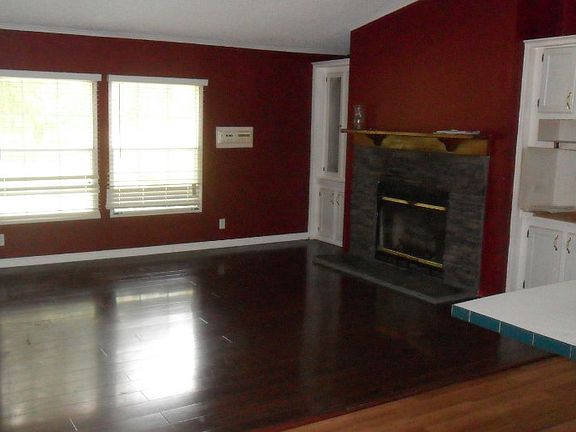 3rd image of 171 NW Orbison Dr