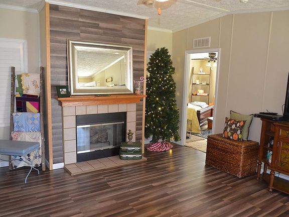 5th image of 414 E Switzer Pike