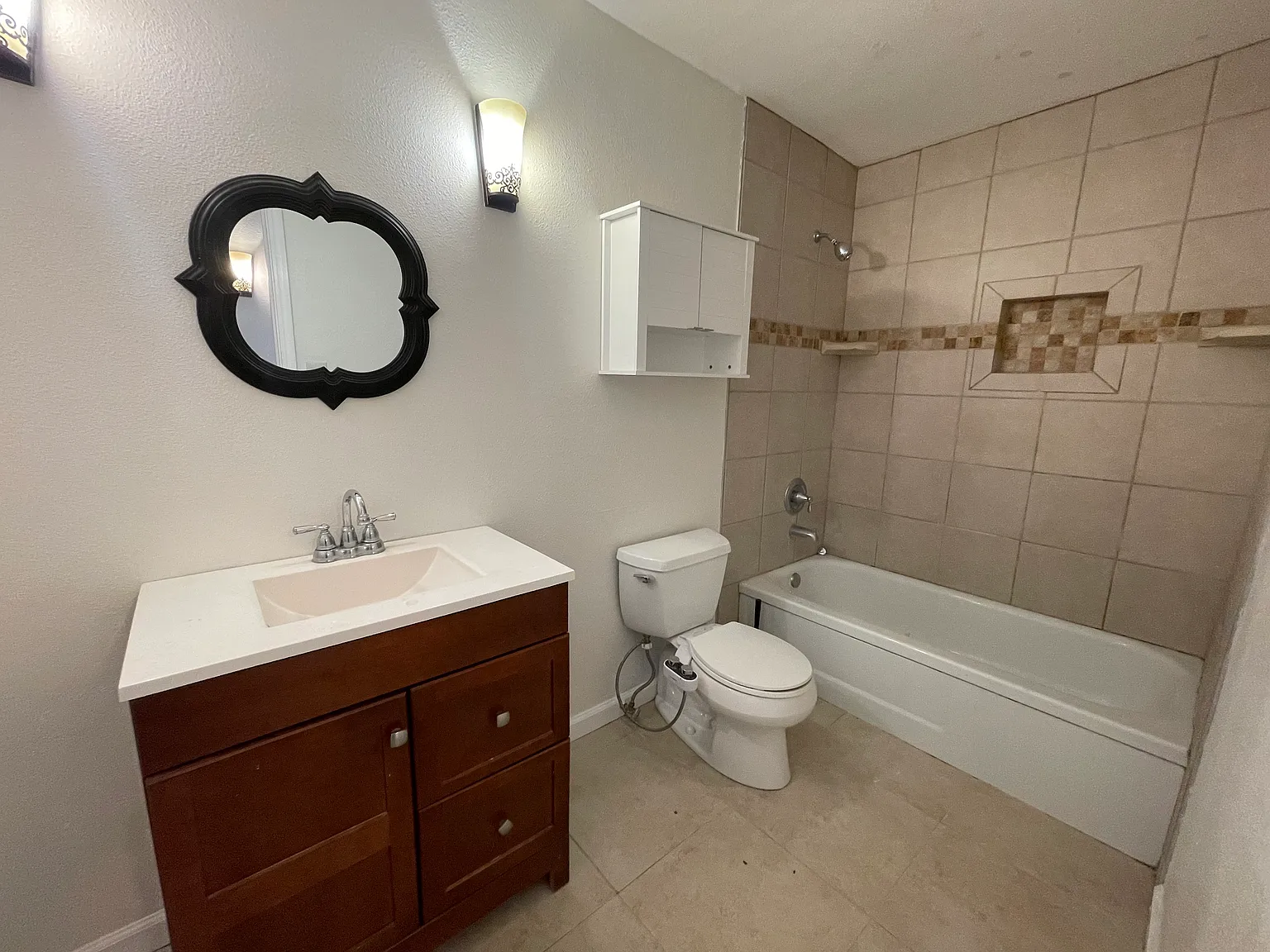 3 bed, 2000 sqft, $2,000 — Photo 2