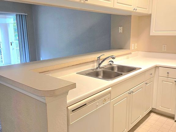 5th image of 223 Arbor Lakes Cir
