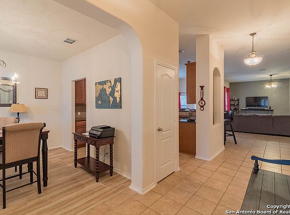 5th image of 10314 Elizabeth Ct
