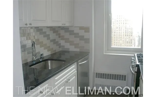 Rented by Douglas Elliman | media 22