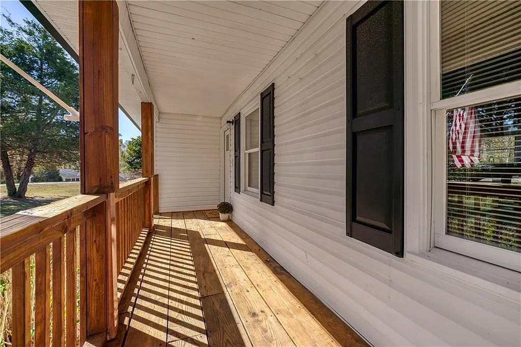 3 bed, 2.0 bath, 1416 sqft, $1,700 — Photo 2