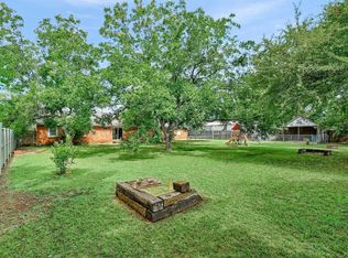 104 N Shaw St, Tom Bean, TX 75489