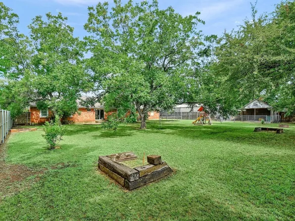 104 N Shaw St, Tom Bean, TX 75489