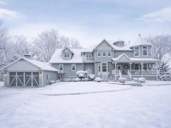 107 Lamine Ln, Combined Locks, WI 54113