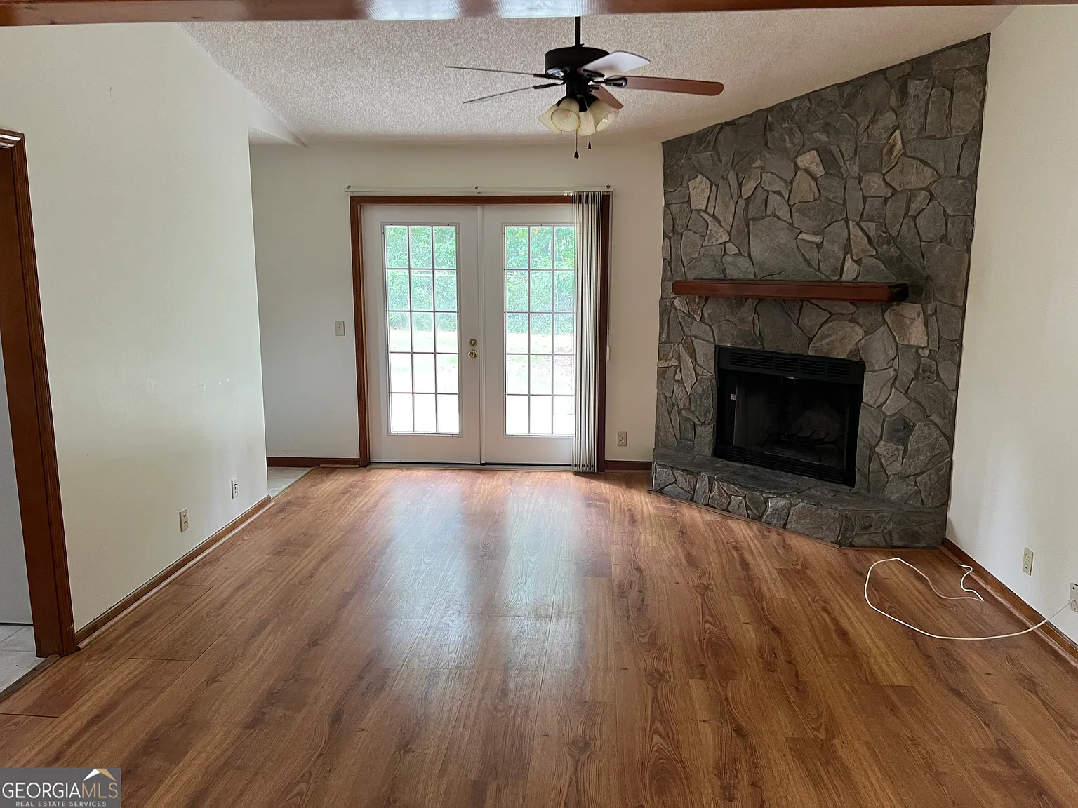 3 bed, 2.0 bath, 1363 sqft, $1,750 — Photo 4