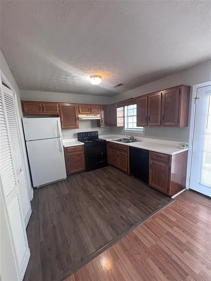 2 bed, 1234 sqft, $950 — Photo 4