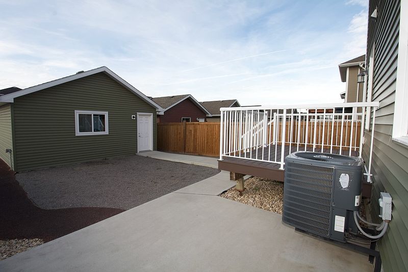 Edmonton House for rent - 4 Bedrooms — photo 2