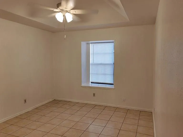 1802 Bobcat Ln — Photo 8