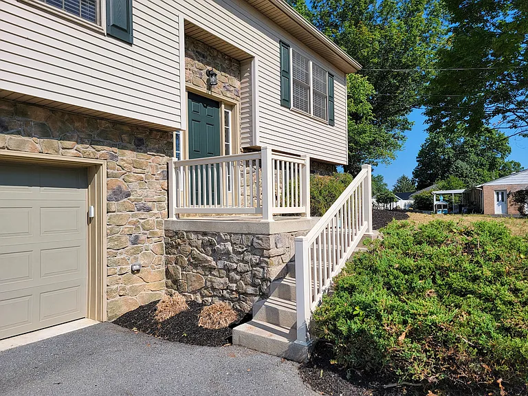 5206 Brook Dr — Photo 4