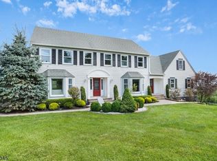 8 Braintree Ct, Flemington, NJ 08822