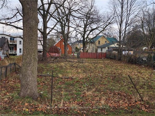 257 Mill St, Kitchener, ON N2M 3R4