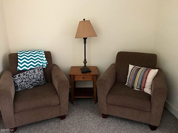 315 Packard living room