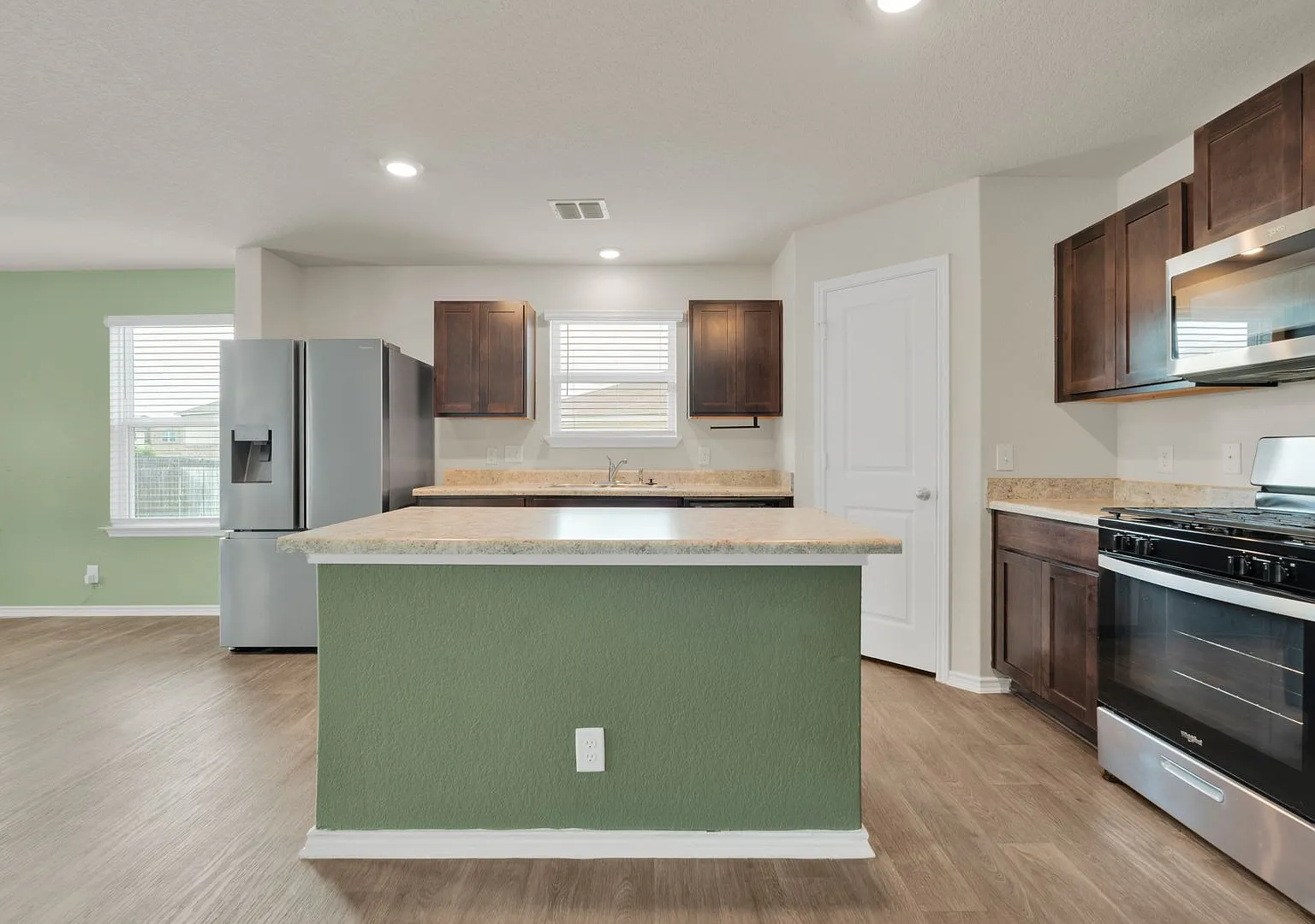 Charming 4-Bedroom Home in Valley Ranch Resort-Style Amenities & Prime Location! — Photo 3