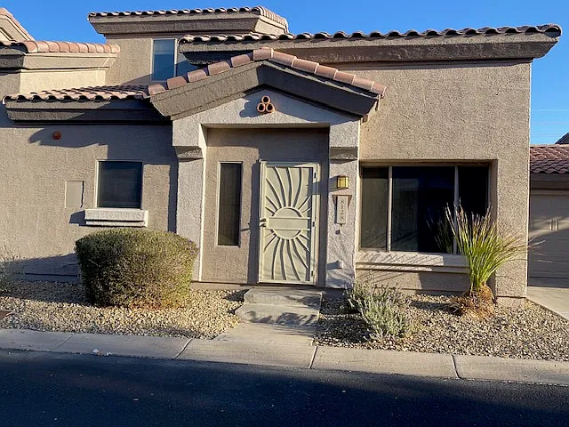 Near Peoria Sports Complex and walking trails — Photo 2