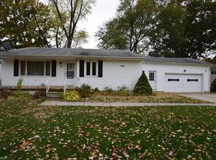 1060 Plaza Dr, Amherst, OH 44001