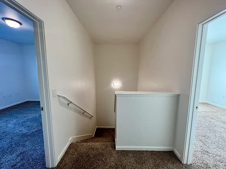 Esposti Park Apartments — Photo 33