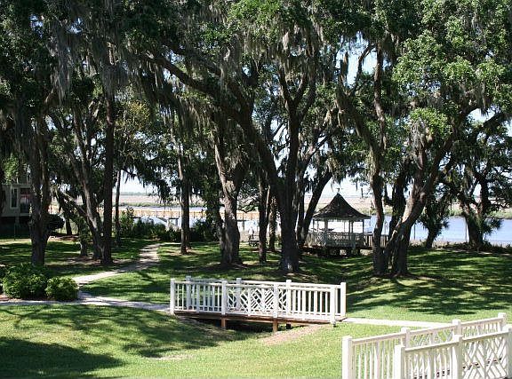 3rd image of 1033 Plantation Point Dr