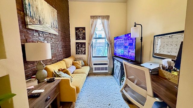 1st image of 321 W 30th St APT 3RW