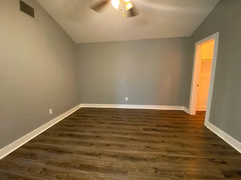 3411 Lynridge Dr #B — Photo 20
