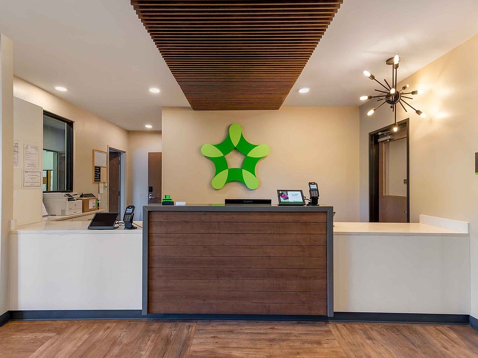 Lobby and Guest Check-in