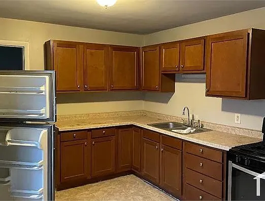 3 bed, $1,200 — Photo 4