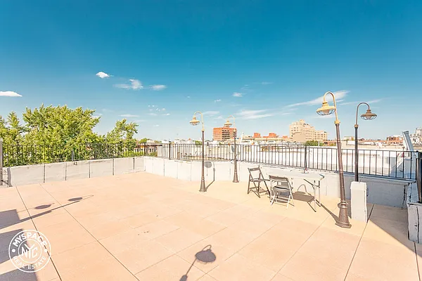 Rented by MySpaceNYC | media 9