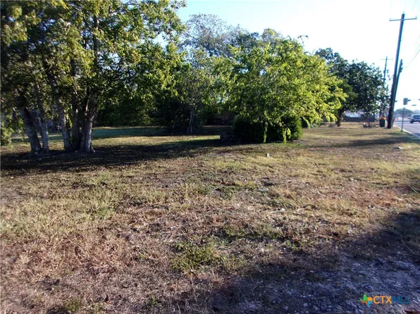 2002 N Louis St, Victoria, TX 77901