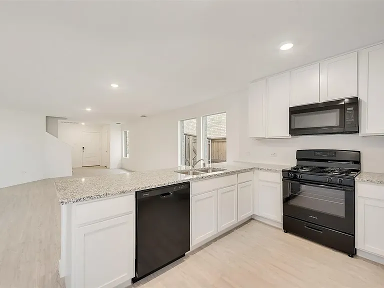 233 Ashbrook St — Photo 4